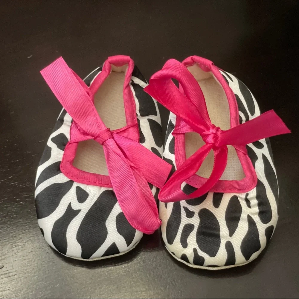 NEW! Crib Shoes (2 Color Options)